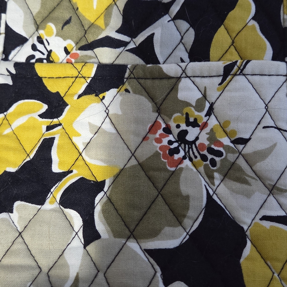 3 Vera Bradley Purses. 2 Tote Bags And 1 Crossbody - Picture 12 of 16